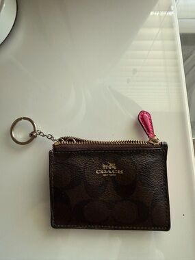 COACH Brown Signature Zip Card  wrist wallet Case with Pink Pull